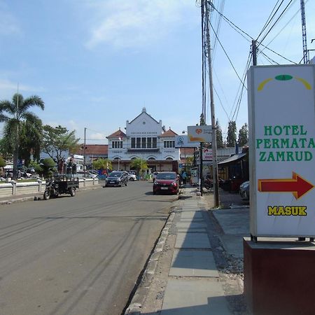 Hotel Permata Zamrud Cirebon Exteriör bild