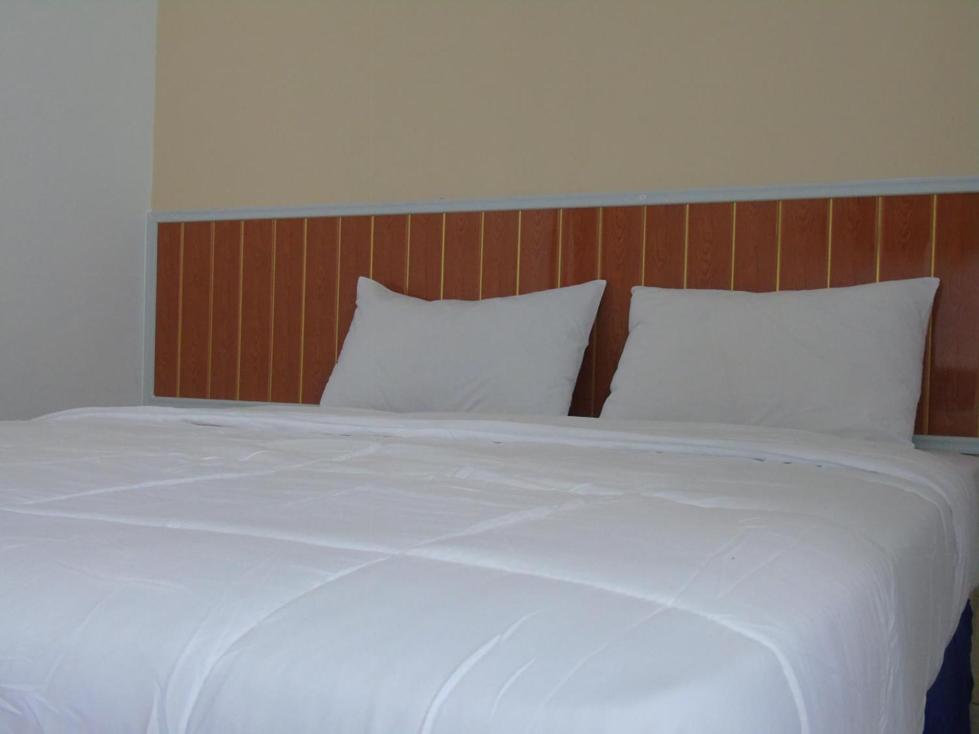 Hotel Permata Zamrud Cirebon Rum bild