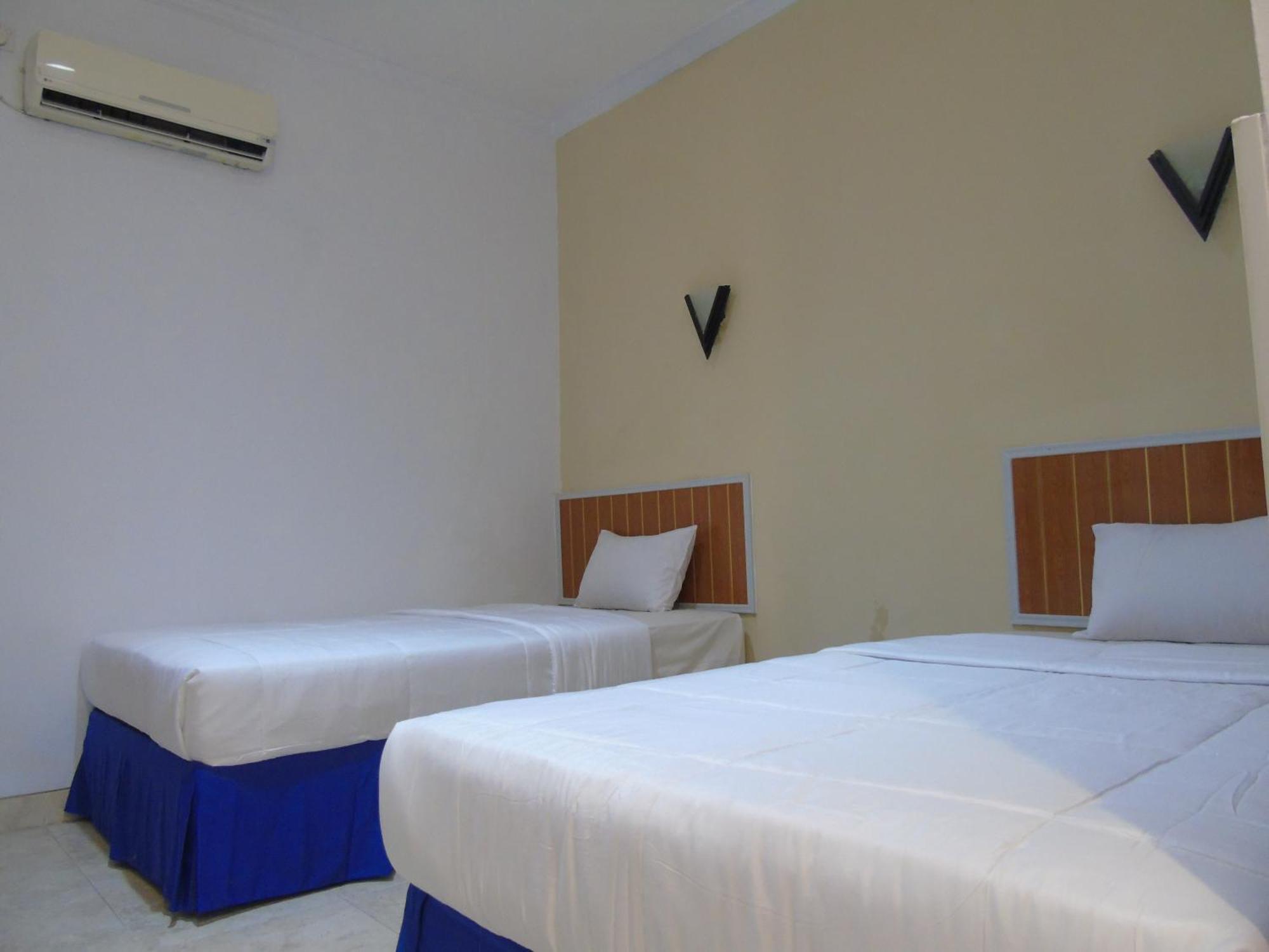 Hotel Permata Zamrud Cirebon Rum bild