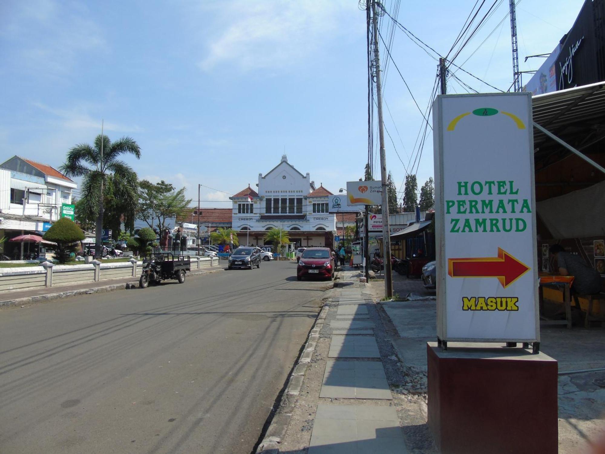 Hotel Permata Zamrud Cirebon Exteriör bild